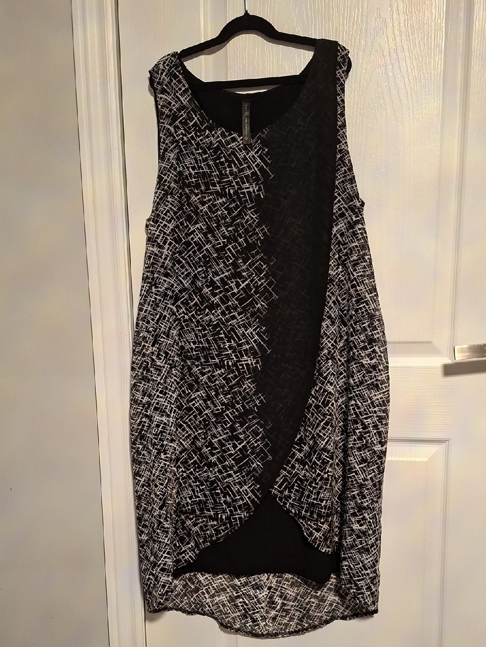 Sleeveless‎ Black & White Graphic Midi Dress By Lori M